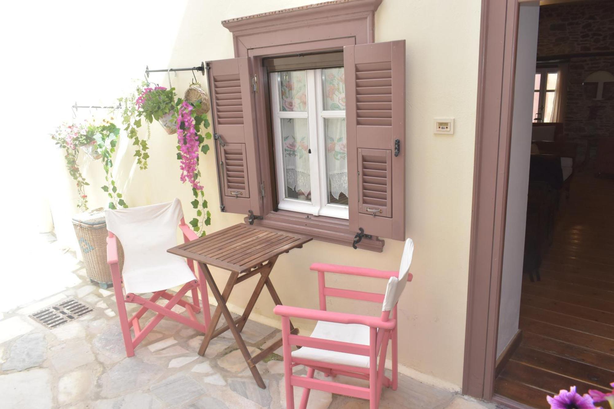 Traditional Wood And Stone * Ermupoli